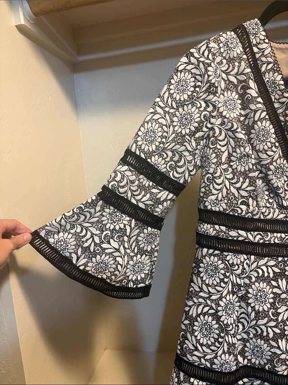 SHAN Black & White Floral Lace-Trim V-Neck Midi Dress - Picture 2 of 12